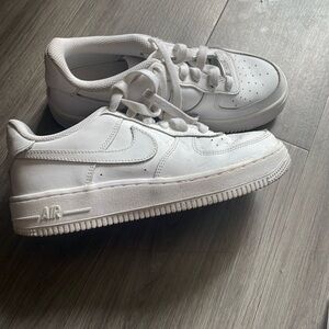Air Force 1 uptown’s white size 4.5 kids